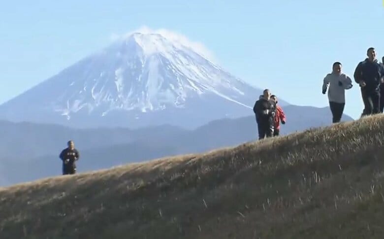 被災した高校球児たちが集団避難　富士山を仰ぎながら練習に汗　“センバツ候補”の名門校・日本航空高校石川　｜FNNプライムオンライン