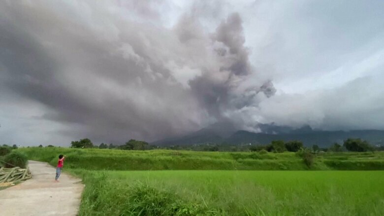 インドネシア・マラピ火山の大規模噴火　多くの登山者取り残され…これまでに11人死亡｜FNNプライムオンライン