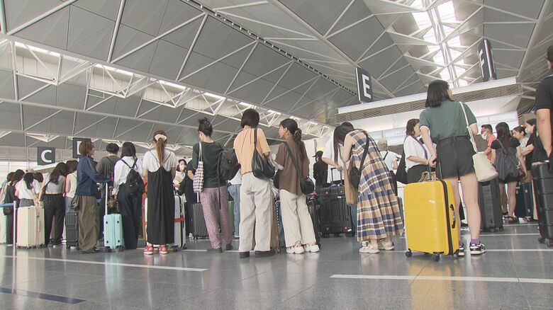 新東名などで渋滞も発生…“最大9連休”のお盆休み初日 各交通機関は朝から混雑 中部空港は1日で1万人近くが出国予定｜FNNプライムオンライン