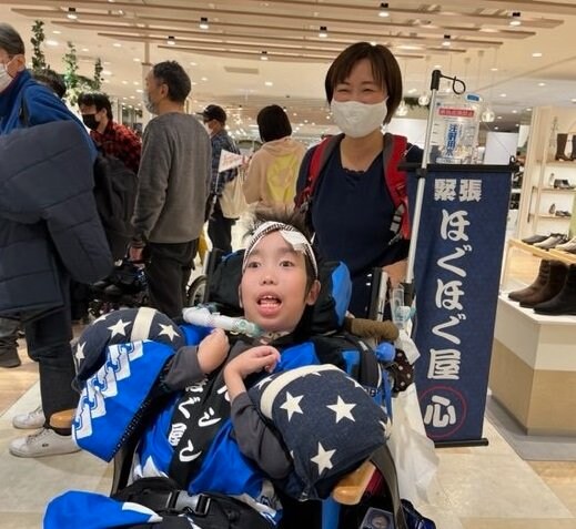 「緊張ほぐほぐ屋」が一緒に歩きながら緊張をほぐしてくれる