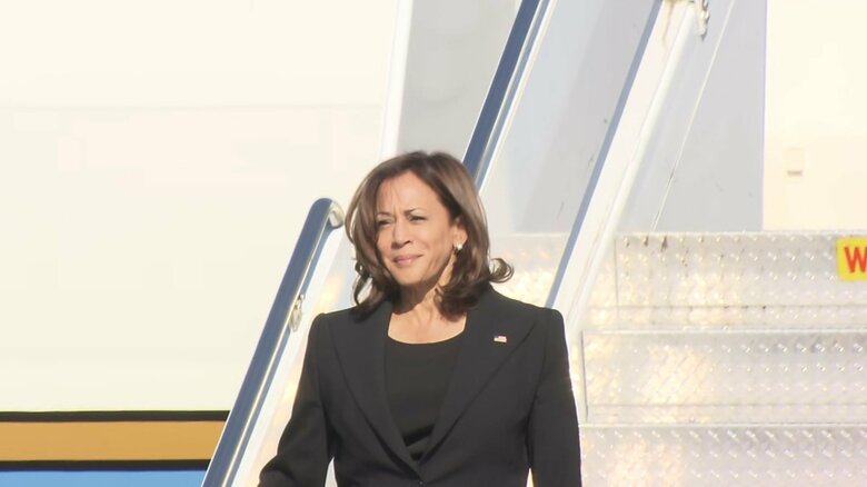 米軍横田基地に到着したハリス副大統領