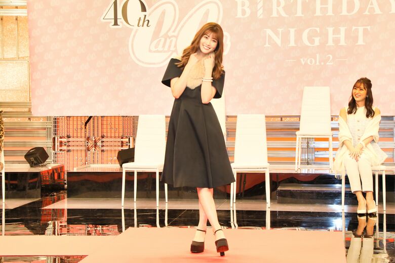 生見愛瑠さんは「モテコーデ」がはやった2000年代ファッション