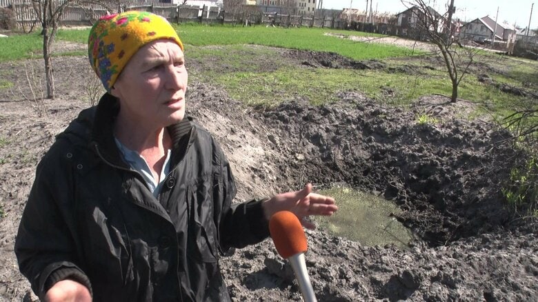 「ロシア兵は庭で塹壕を掘り始めた」と話す女性