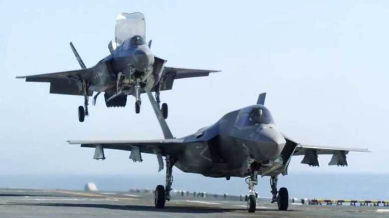 F-35Bステルス戦闘機を搭載したら護衛艦「いずも」は「攻撃型空母」になるのか
