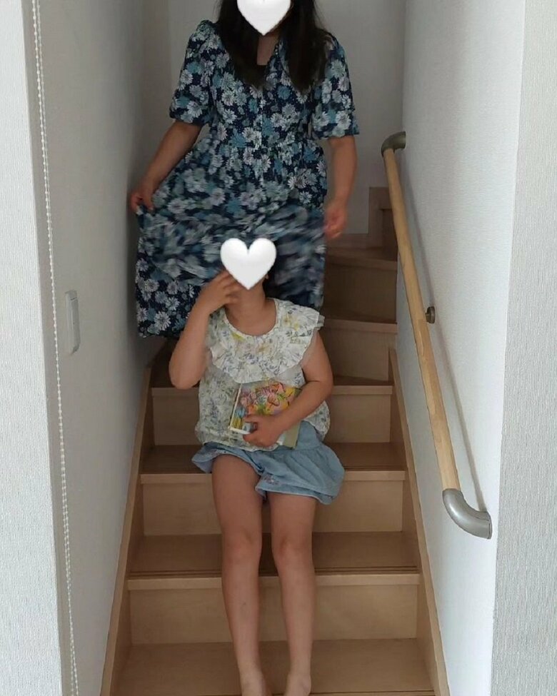 下から娘さん（次女）が登場！実は二人羽織していた