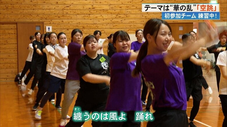 曲に合わせて美しく咲き乱れる