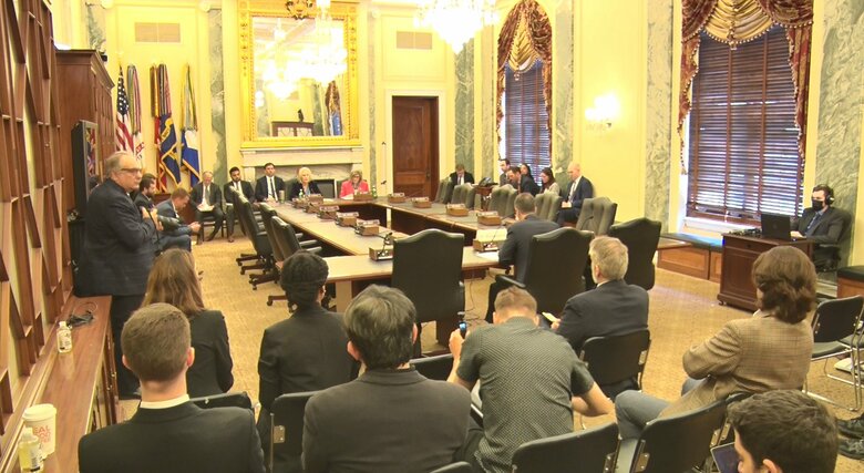 米議会乗員軍事小委員会で開催された公聴会の様子