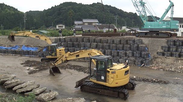 応急復旧工事が進む決壊現場