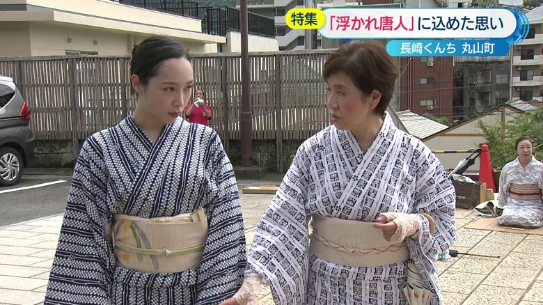 新人のすず華さん（左）と指導役の花柳孝光央さん