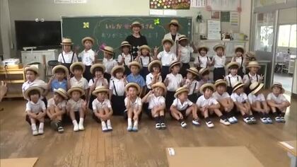笠岡で作った“麦わら帽子”で暑さを乗り切って…市内の小学１年生に地元の製帽会社がプレゼント【岡山】