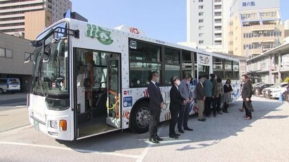 バスの中でアートを…瀬戸内ゆかりのアーティストの作品展示　QRコードから作品購入も【岡山発】