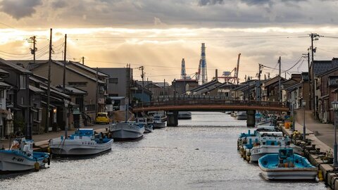 新潟から愛媛まで…潮騒と路地が郷愁を誘う小さな港町へ【一人旅研究会の“日本”ノスタルジック写真館】