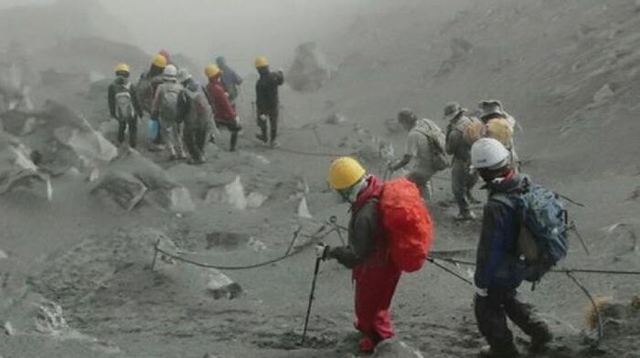 登山者を下山まで誘導