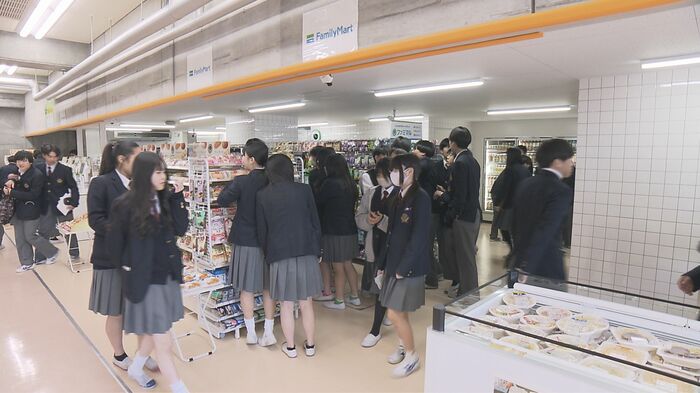 学びやにあるコンビニ