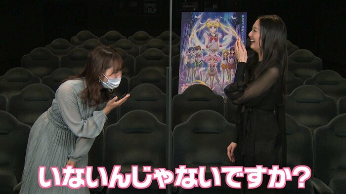 爆笑する菜々緒と藤本万梨乃アナ