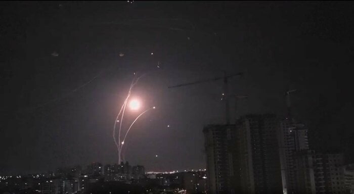 ガザから放たれた無数のロケット弾を迎撃
