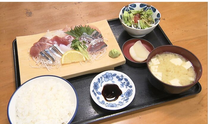 「市場食堂」の刺身定食(1800円)