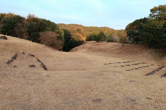 大手道。挟み撃ちを喰らわせる構造