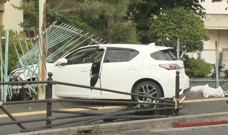 盗んだ「レクサス」で学校突っこむ　カップルを「車上荒らし」で逮捕　逮捕の男「金目の物を積んでいそうな車、車上狙いしまくった」｜FNNプライムオンライン