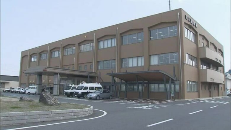 岩美町の海岸で２０代男性３人が沖に流され溺れる　海水を飲んだ２人が肺炎の症状（鳥取）｜FNNプライムオンライン