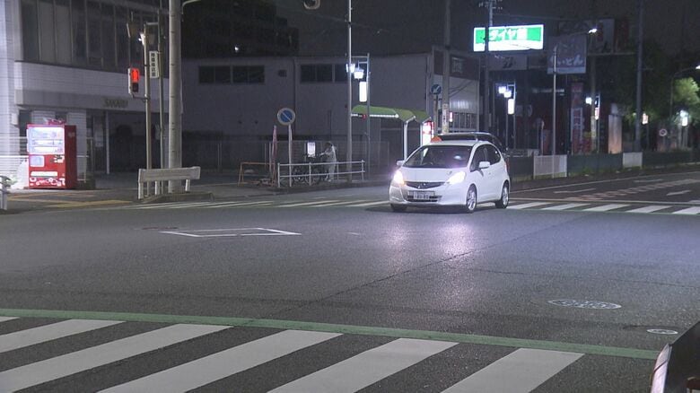 小学校低学年くらいの男の子がピックアップトラックにはねられ意識不明の重体 53歳運転手から警察が話聴く｜FNNプライムオンライン