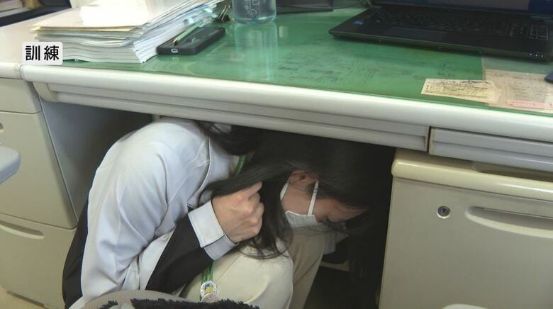 「姿勢を低くする」「頭を守る」「動かない」　命を守る『3つの基本行動』確認　長野・松本市で「シェイクアウト訓練」　東日本大震災から15年　#知り続ける｜FNNプライムオンライン