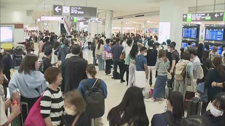 那覇空港でカッター見つかる　制限区域内に…保安検査やり直しで大行列　多くの人であふれ混乱｜FNNプライムオンライン