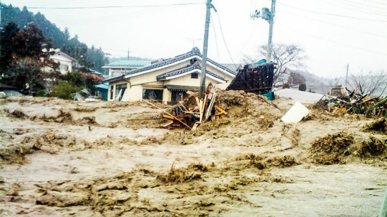 日本の災害史上初めて起きた「地震によるダム湖決壊」 家も人々も飲み込んだ濁流の一部始終と、その記憶を繋ぐ若い世代｜FNNプライムオンライン