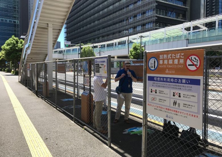 喫煙所の外観