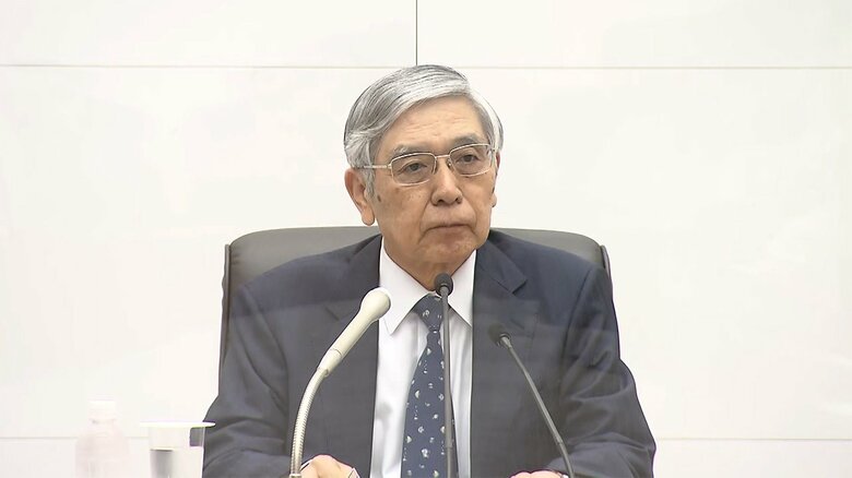 記者会見を行う日銀・黒田総裁(22日午後3時半ごろ)