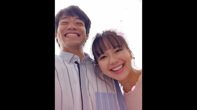 自撮り2ショット風の写真も