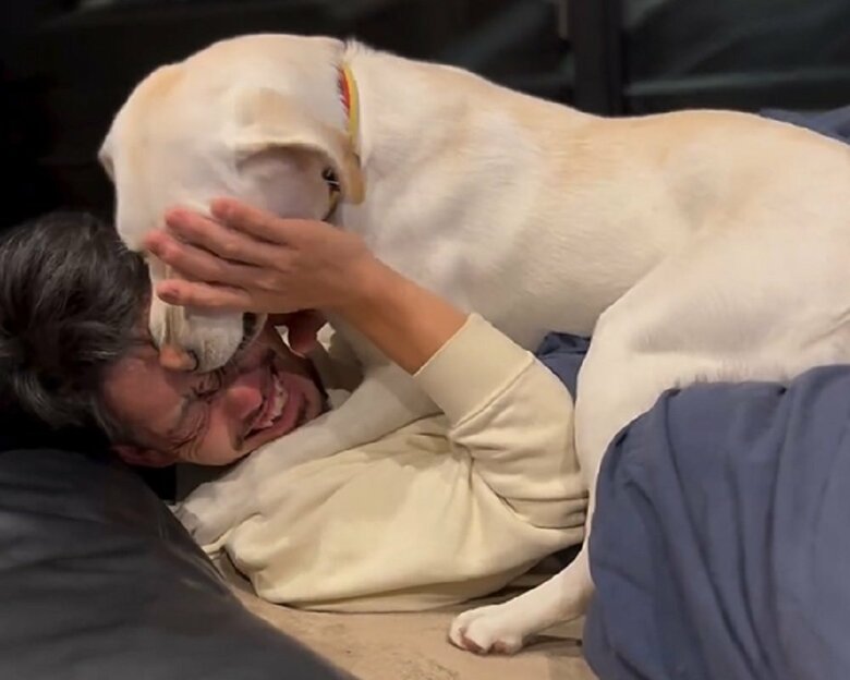 寝ている旦那さんを起こすえまちゃん