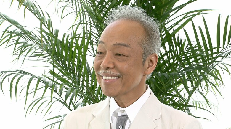 2015年、インタビューに応じる谷村さん