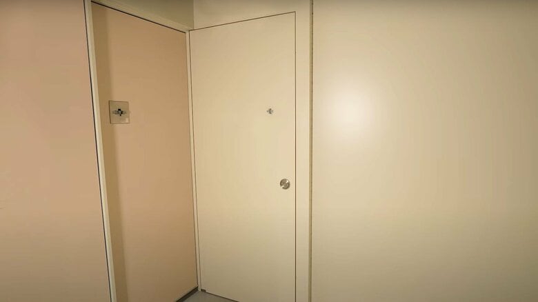 防火戸が作動すると壁のように見えることも