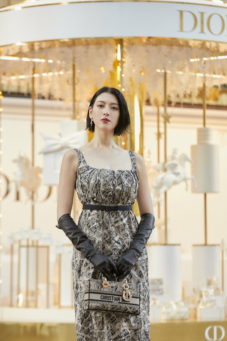 三吉彩花さん『パルファン・クリスチャン・ディオール』