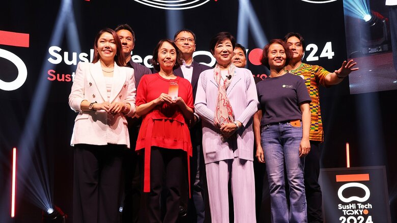 表彰式ではファイナルに出場した全7社がそれぞれをたたえていた