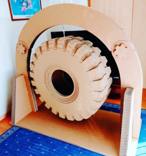 公園でよく見るタイヤの遊具も