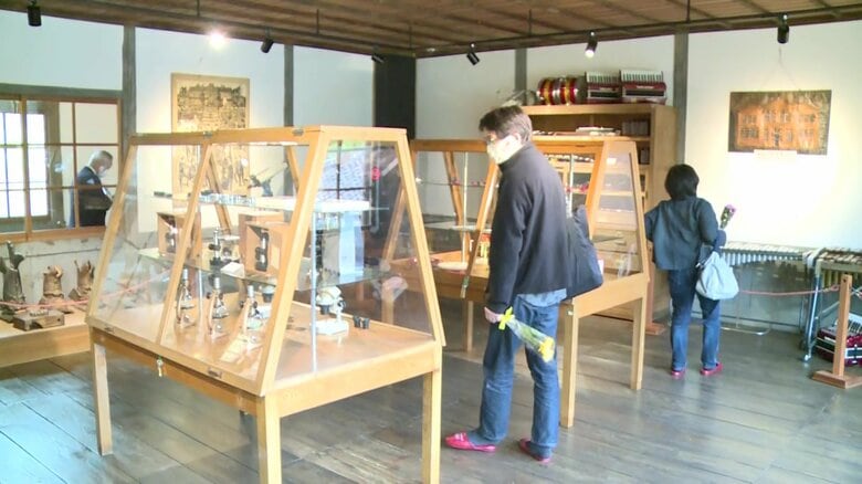 現役当時に使われていた実験器具など