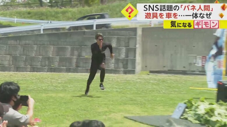 長さ4mに並べられた白菜をジャンプする様子①