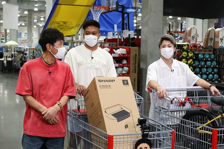 久しぶりの再会だが、距離のある井上と松島