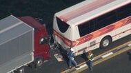 高速道路で観光バスに大型トラック追突し18人けが　軽トラックが単独事故起こしバスが停車したところに追突　徳島・美馬市