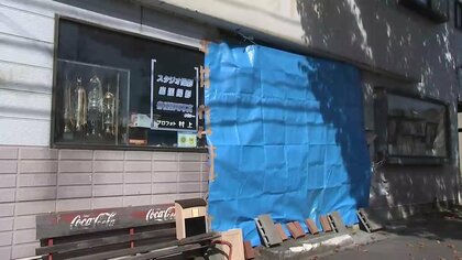 職務質問を振り切り逃走、乗用車が建物に連続衝突事故　車を置いたまま2人逃走中　深夜に「キー、キュルキュル、ドン」という衝突音響く　警察「追跡は適切」　岩手県