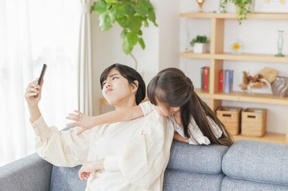 「取り上げスマホ」約6割の親が経験…注意で直らないのは“ボタンの掛け違い”が原因？対処法を聞いた
