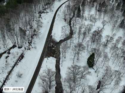 【最新・写真あり】JR函館線熱郛～目名駅間で盛土が崩壊...崩れた土砂の量は約100立方メートル_4月6日から代行バス運行へ〈北海道〉