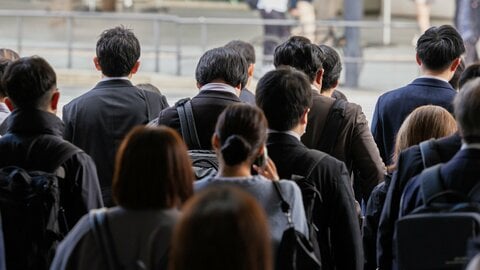 自殺者数減少も 若者・20代女性のリスク高まる 自殺対策白書で明らかに