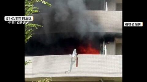 さいたま市の県営団地で火災　「ボンという音」黒煙上がり3階の部屋が全焼　けが人なし