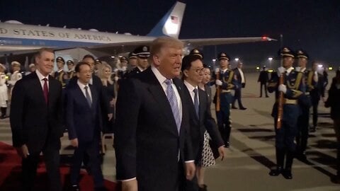 トランプ大統領が北京に到着　あす首脳会談へ　マスク氏やクック氏なども同行