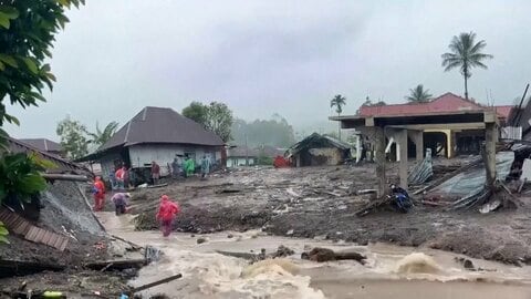 「こんな光景見たことない」一面水につかった道路…東南アジア各地で洪水　インドネシア大雨で61人死亡　犠牲者さらに増える可能性