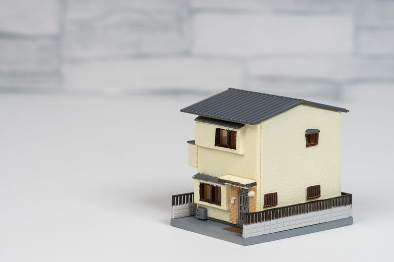 “窓”めぐる隣人トラブルが法廷に「自宅が丸見え」“見られる不安”が“嫌がらせ”か…裁判所が「目隠し設置」命じた理由｜FNNプライムオンライン