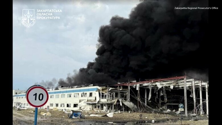ウクライナ西部でアメリカ資本企業がロシア軍の攻撃を受け大規模火災　「数発の巡航ミサイルが着弾」とゼレンスキー大統領｜FNNプライムオンライン